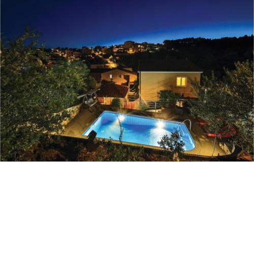 Lovely Apartment In Okrug Gornji With Wifi