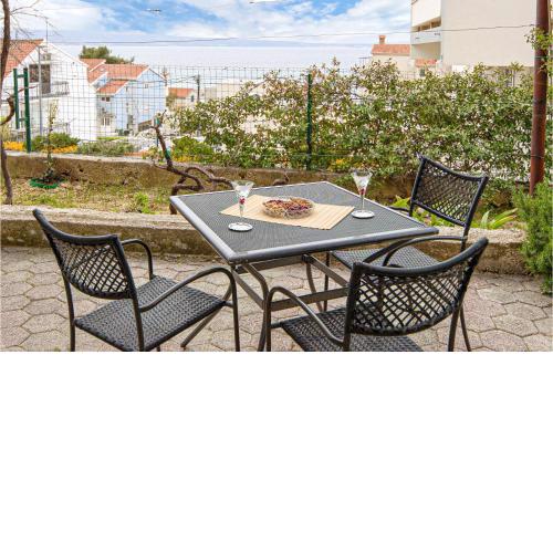 Lovely Apartment In Podstrana With Wifi