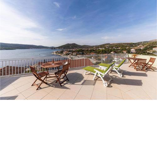 Lovely Apartment In Poljica With House Sea View