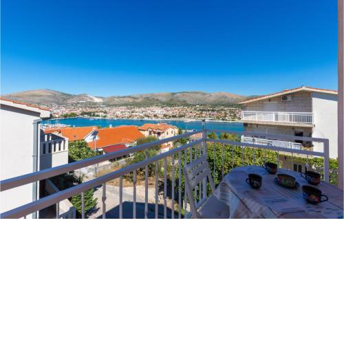 Lovely Apartment In Trogir With Kitchen
