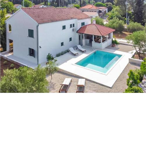 Lovely Apartment In Zrnovo