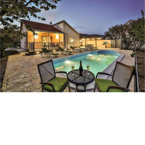 Lovely Home In Kastel Stafilic