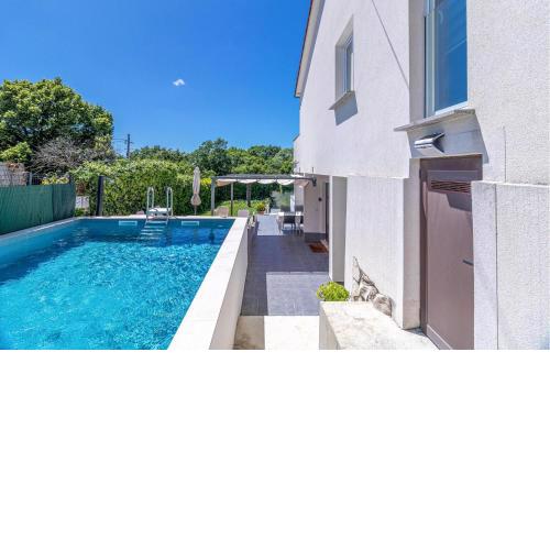 Lovely Home In Labin With Wifi