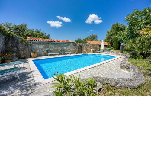 Lovely Home In Malinska With Wifi