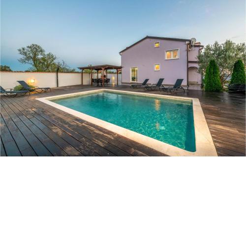 Lovely Home In Pula