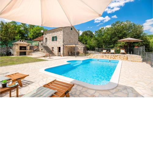Lovely Home In Runovic