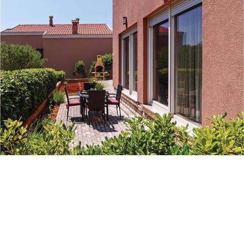 Lovely Home In Zadar With Wifi