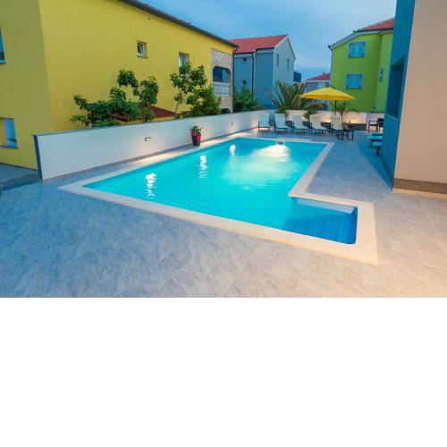 Lucky Luke Pool Apartments