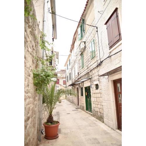 Luka's amber rooms in the center of Trogir