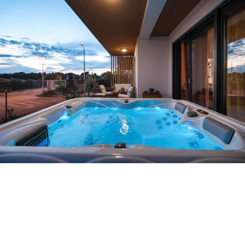 Luma Luxury Apartment with Jacuzzi