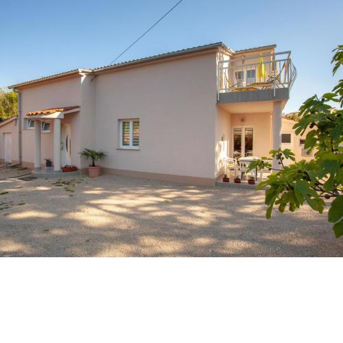Luxurious Apartment in Sveti Vid-Miholjice with Terrace