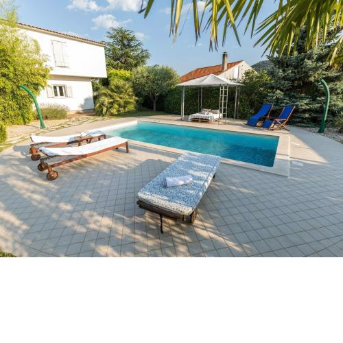 Luxurious Villa in ibenik with Swimming Pool