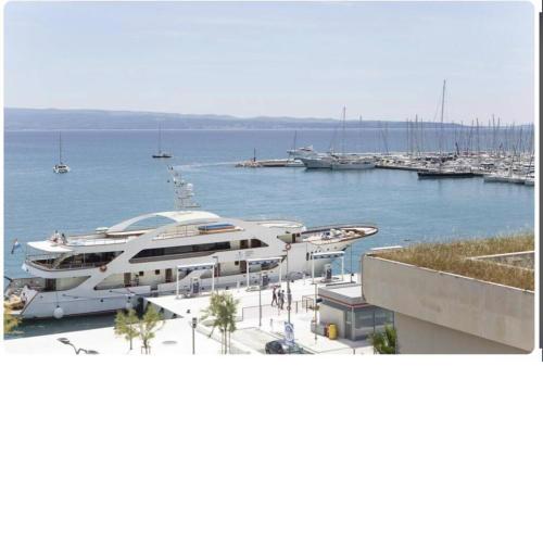 Luxury apartment Eni on the West Coast