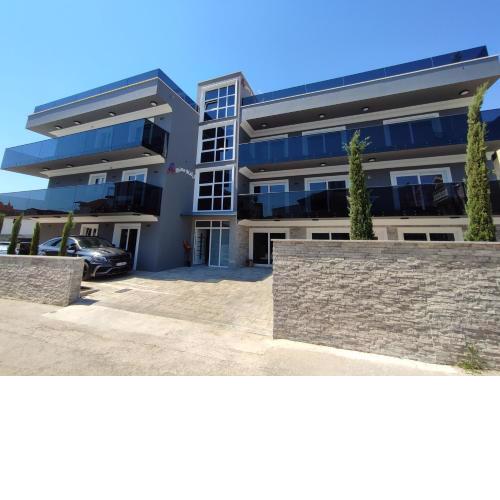 Luxury Apartments-LA Dino Maky