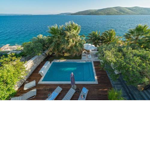 Luxury Beachfront Villa Sunshine Trogir with private heated pool and sauna at the beach in Trogir - Seget Vranjic