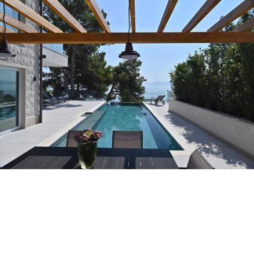 Luxury Beachfront Villa White Bellezza with private pool at the beach on Brac island - Sumartin