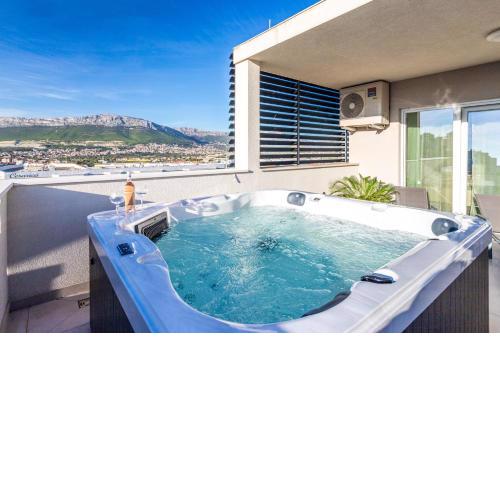 Luxury modern penthouse w jacuzzi & huge terrace