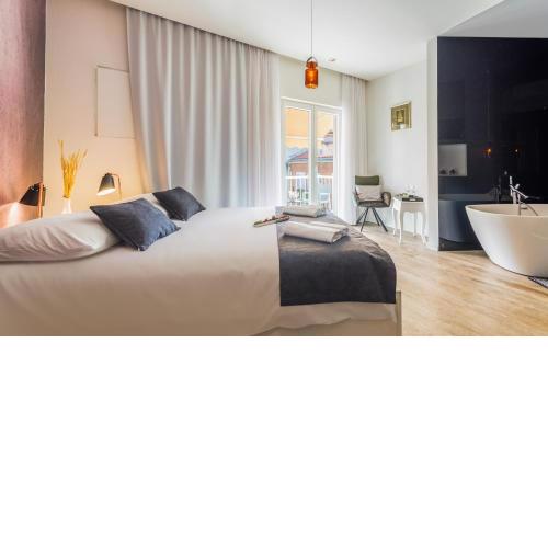 Luxury rooms in Old Town by Belmont Realty