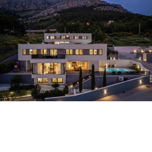 Luxury, seafront Villa Petra with heated pool only 50m from beach