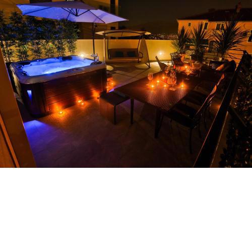 Luxury Urban Villa Apartments With Jacuzzi