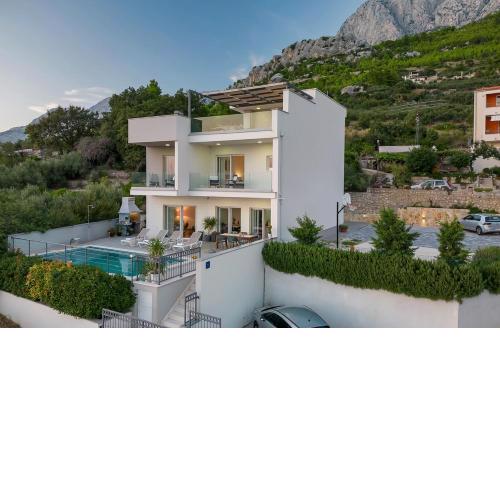 Luxury villa Mae in Makarska, pool and gym