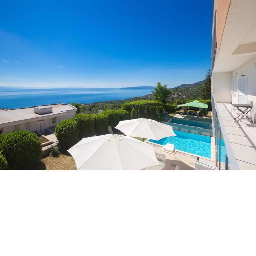 Luxury villa Vista with pool and sea view