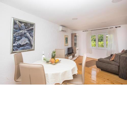 Madonna Field Apartment