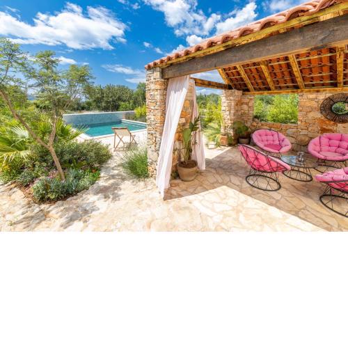 Mai's Cottage
