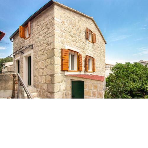 Maki Stone House - Parking on request !