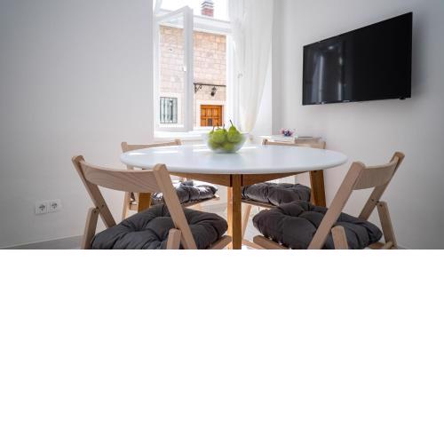 Max suite