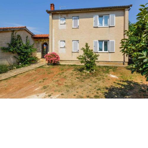 Medulin Three-Bedroom Apartment 2