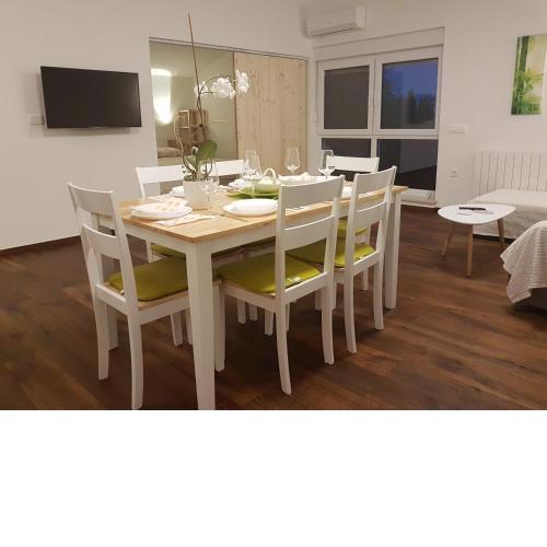 Miran odmor u srcu Pule! Apartman Iva 60m2.