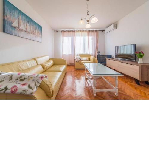 Miss Violet Apartment
