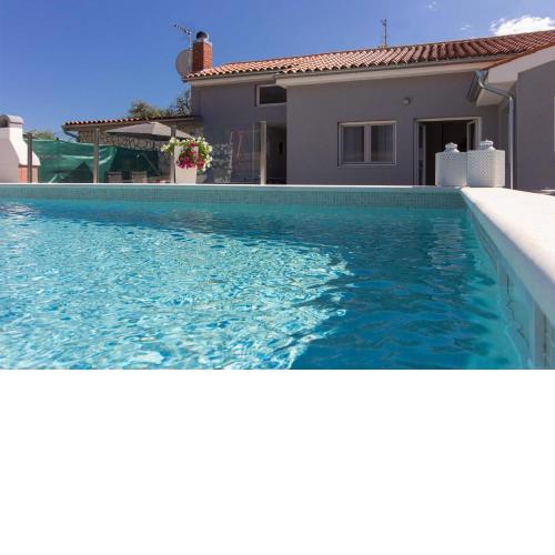 New villa Luna with private pool in Pula surrounded by greenery