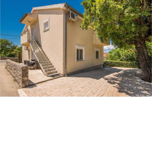 Nice Apartment In Malinska Dubasnica With Kitchen