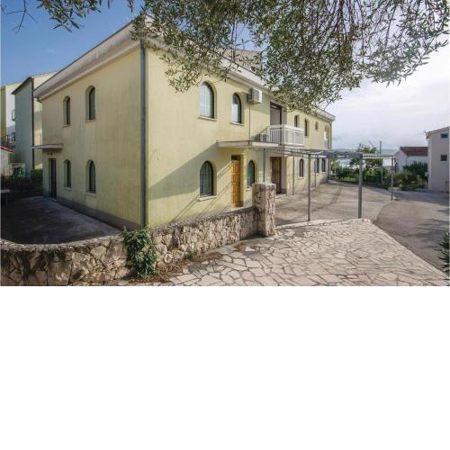 Nice Apartment In Okrug Gornji With Wifi