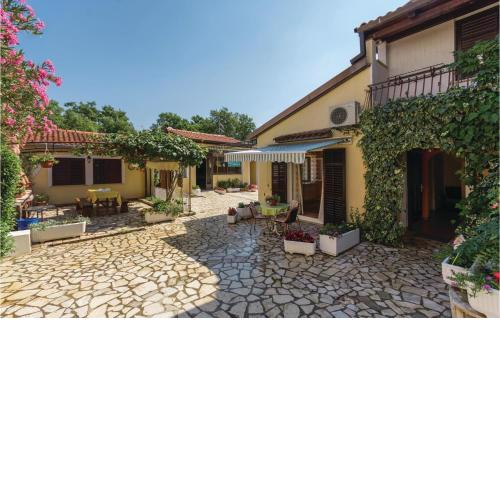 Nice Apartment In Porec With 1 Bedrooms And Wifi