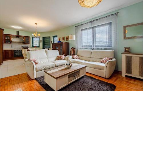 Nice Apartment In Racisce With Kitchen