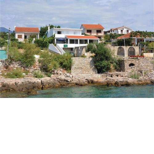 Nice Apartment In Sucuraj With 1 Bedrooms And Wifi