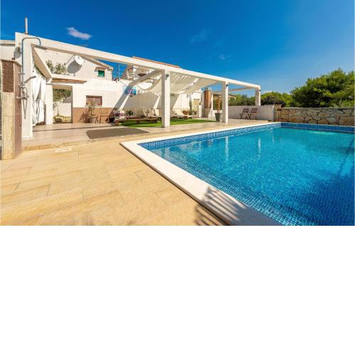 Nice Apartment In Vir With House A Panoramic View
