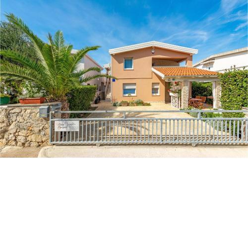 Nice Apartment In Vir With House Sea View