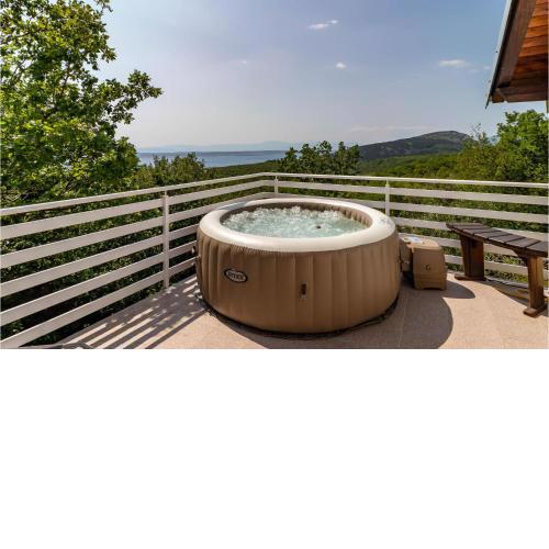 Nice Home In Crikvenica With Jacuzzi