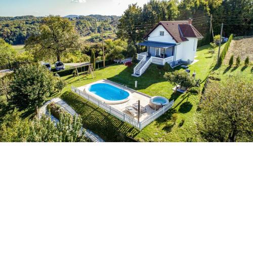 Odisea Hill House - Modern Holiday Home with swimming pool, sauna, jacuzzi, WiFi and 2 bedrooms, near Varazdin