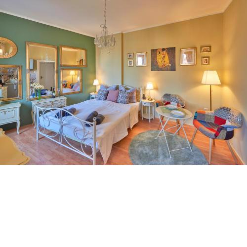 Old City Romantic Studio with FREE private parking