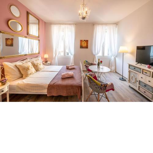 Old City Romantic Studios 3