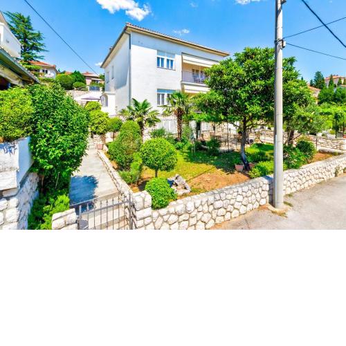 One-Bedroom Apartment in Crikvenica V