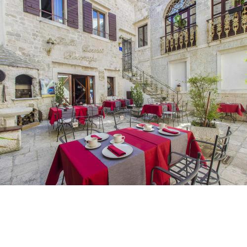 Palace Derossi