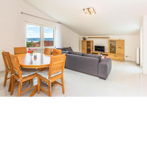 Paramount Apartments