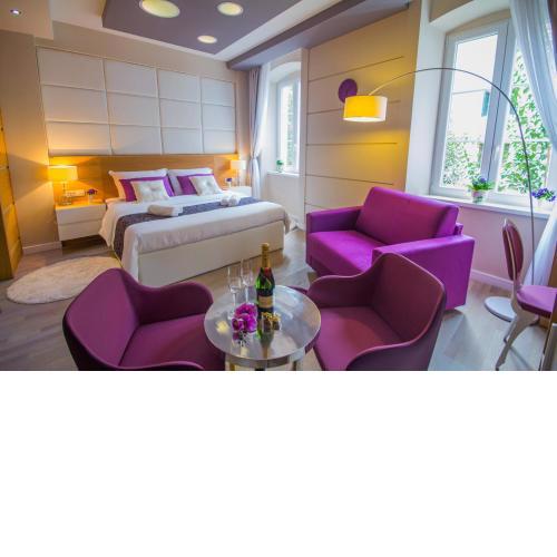 Peninsula Luxury Rooms