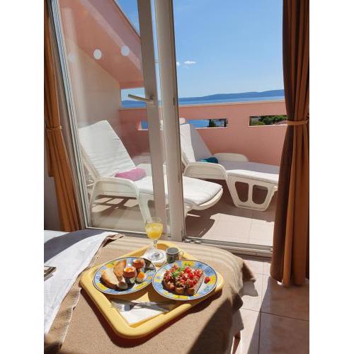 Penthouse Christina with Pool - Large Sunny Terrace - Seaview - 250m to Beach and Restaurants - Free Parking - Trogir and Ciovo - 15 minutes to airport